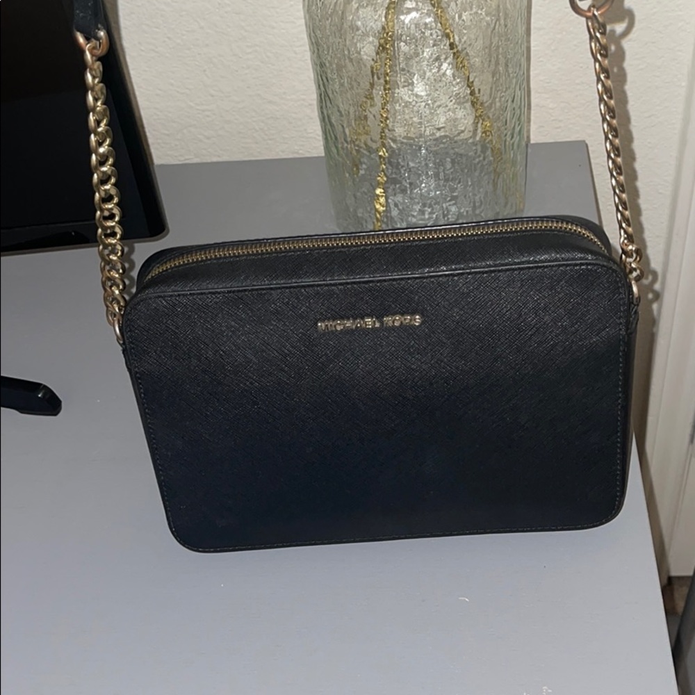 Reposhing this bag